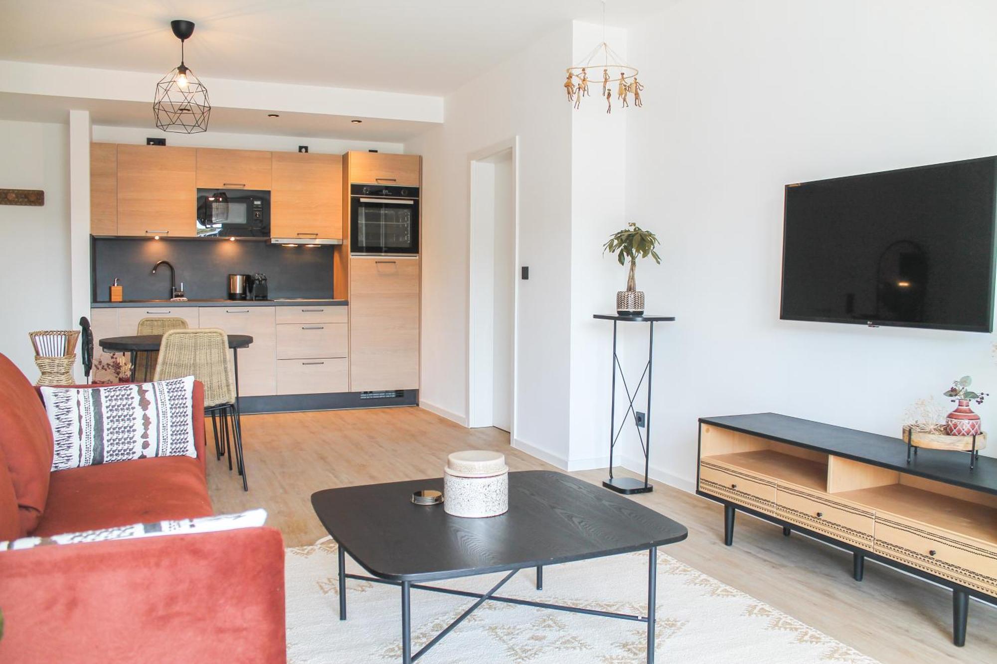 African-Style Apartment - Stadtnah, Parkplatz, E-Ladestation Fuer Auto & Fahrraeder, Gitterbox Fuer Fahrraeder, Fitnessstudio Koblenz  Eksteriør billede